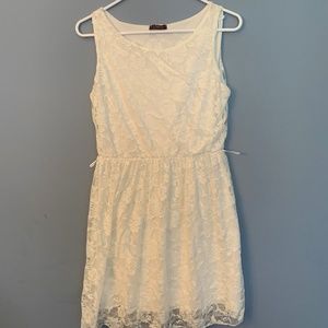 Small Girls’ White/Cream Lace Floral Dress